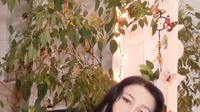 Voici un clip complet pour vous les gars - CloverBendsOver dildo play