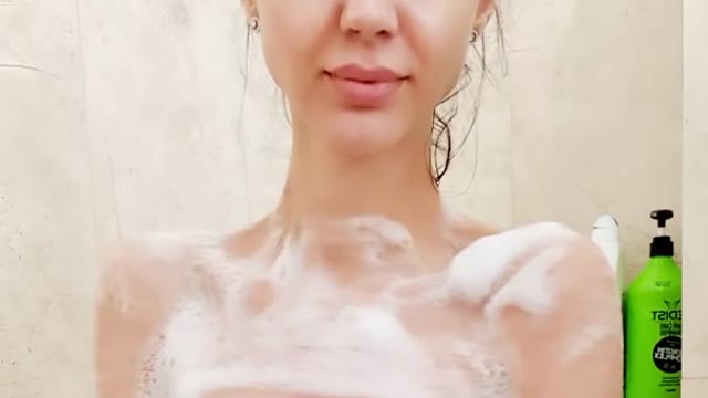 calinlive vids - Je me touche sous la douche